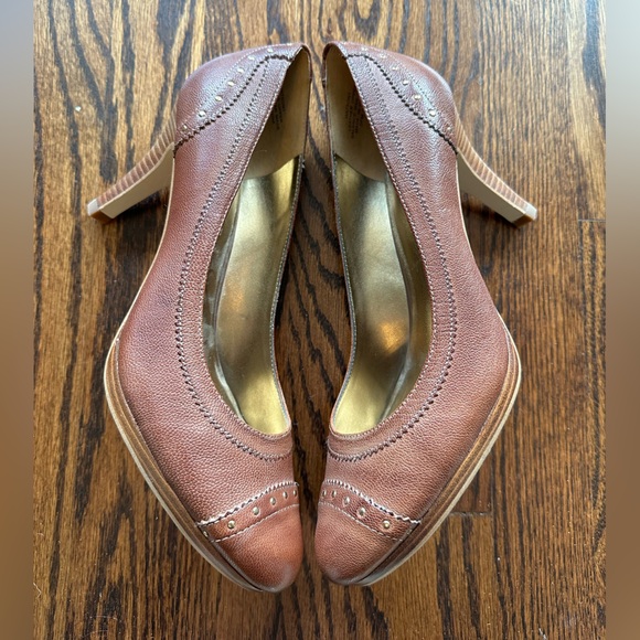 New AK Ann Klein Brown Studded Platform Heels - Sz 9 - Picture 3 of 6